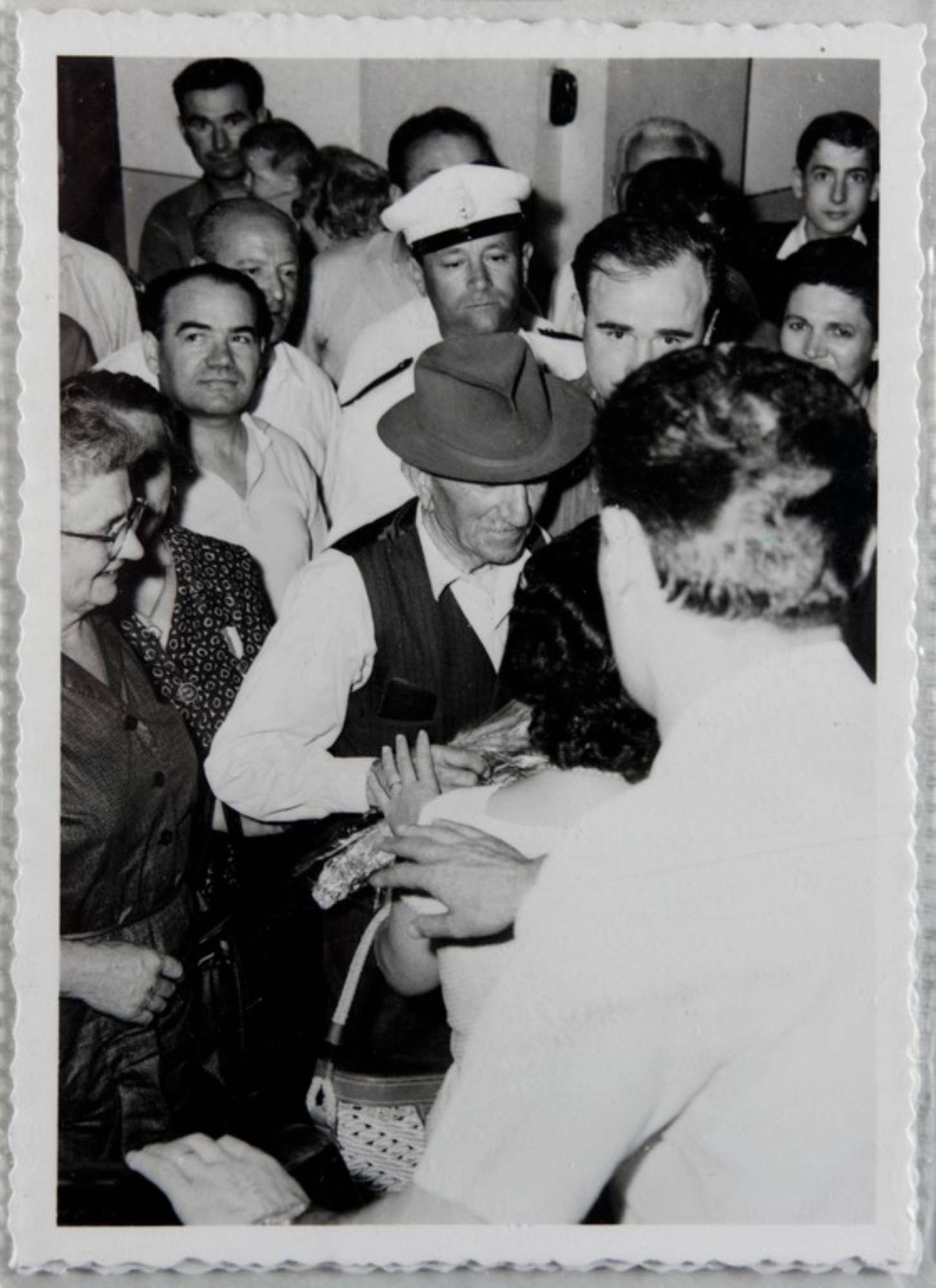 Poggibonsi, 18-19 luglio 1964, XX° anniversario della liberazione e conferimento ad Alcide Cervi della cittadinanza onoraria. Alcide Cervi accolto con affetto dai cittadini